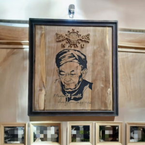 KALIGRAFI KAYU PREMIUM SKETSA WAJAH ULAMA (BISA REQUEST) 55 Cm × 50 Cm