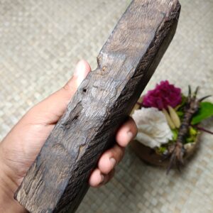 RELIK PUSAKA BERSEJARAH KAYU BERTUAH WUNGLEN BEKAS PUGARAN CUNGKUP MAKAM SULTAN AGUNG HANYAKRAKUSUMA, MAKAM RAJA MATARAM IMOGIRI UKURAN 19x5x4cm (Simpanan Trah KRT. Mandoyo Negoro, Wirobrajan, Yogyakarta)
