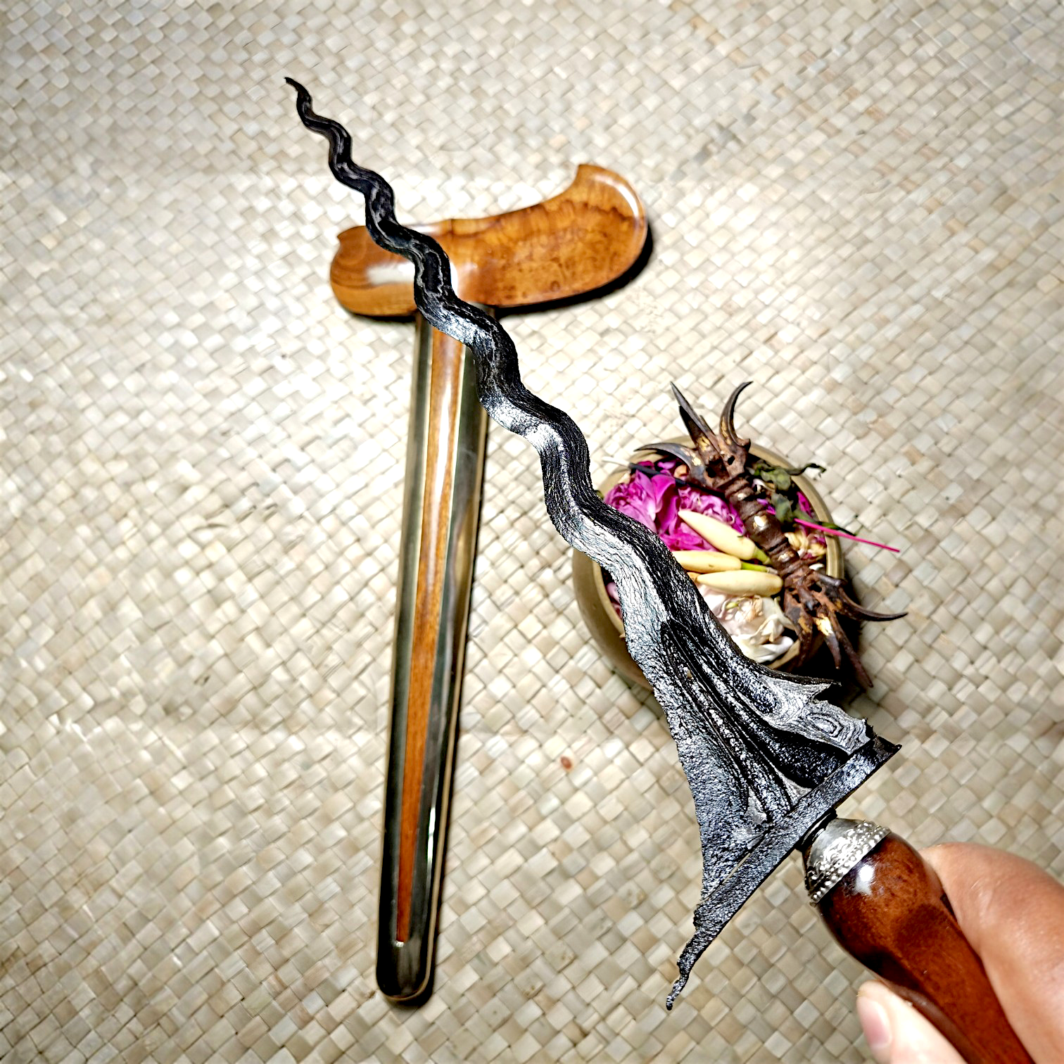 Keris Carang Buntolo (Carita Buntala) Luk 15 Pamor Ngintip (Ceprit) Tangguh Era Majapahit Warangka Gayaman Semi Gandar Iras Surakarta Jati Gembol Sangat Langka Bersertifikat - Gambar 2