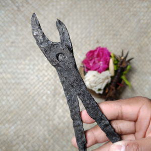 Artefak Sapit/Tang Empu Temuan Kubur Pamor Ngrambut Tangguh Era Mataram Kuno Sangat Langka Bersertifikat